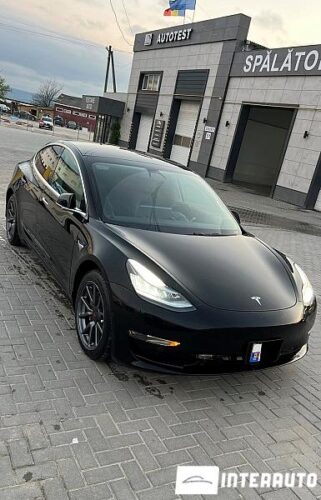 Tesla Model 3 27 interauto-car