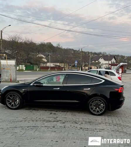 Tesla Model 3 29 interauto-car