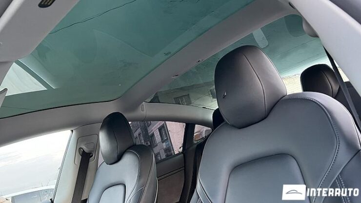 Tesla Model 3 37 interauto-car