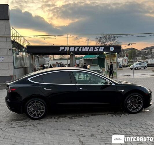 Tesla Model 3 28 interauto-car