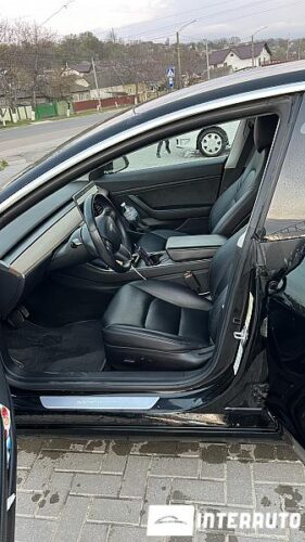 Tesla Model 3 32 interauto-car