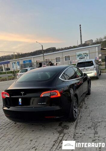 Tesla Model 3 30 interauto-car