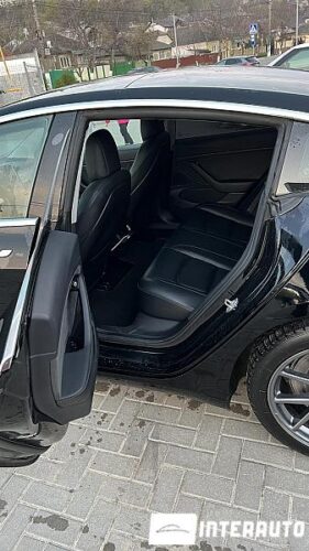Tesla Model 3 35 interauto-car