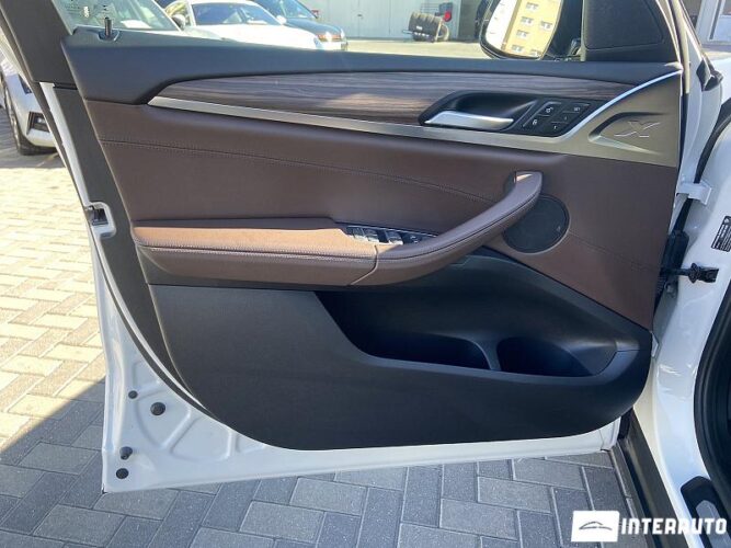 BMW X3 3.0i 38 interauto-car