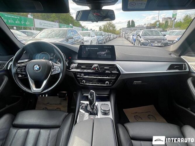 BMW 530e 36 interauto-car