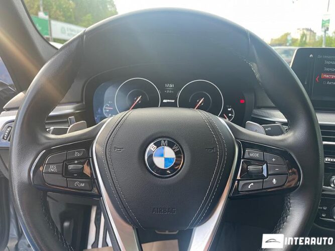 BMW 530e 37 interauto-car