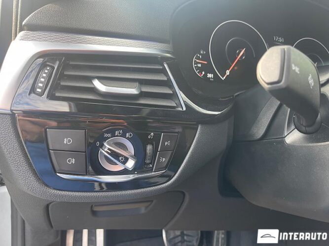 BMW 530e 34 interauto-car