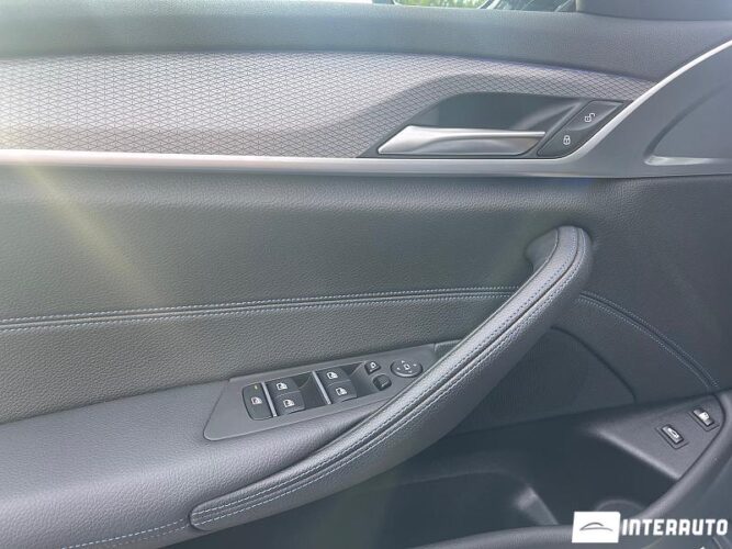 BMW 530e 33 interauto-car