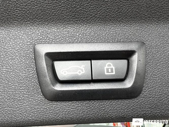 BMW X3 2.0D 59 interauto-car