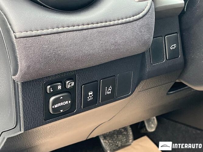 Toyota Rav-4 45 interauto-car