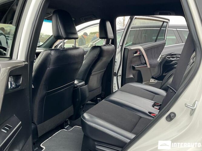 Toyota Rav-4 38 interauto-car