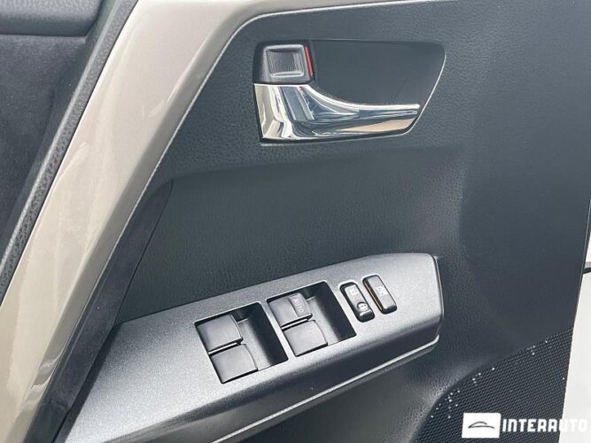 Toyota Rav-4 51 interauto-car