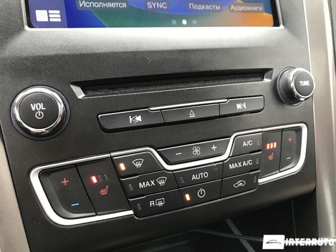 Ford Fusion 56 interauto-car