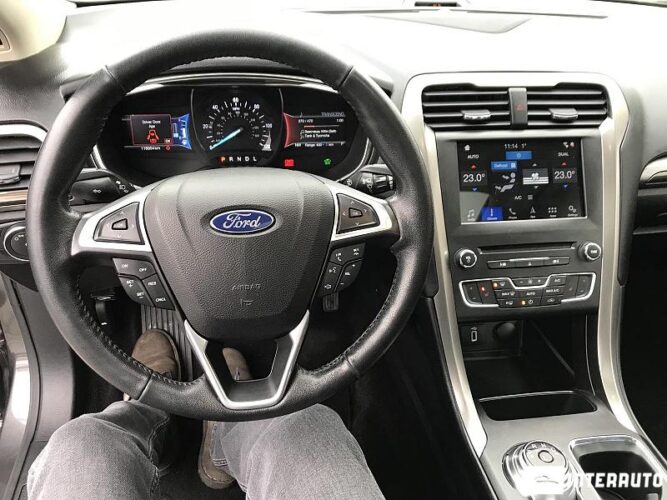 Ford Fusion 51 interauto-car