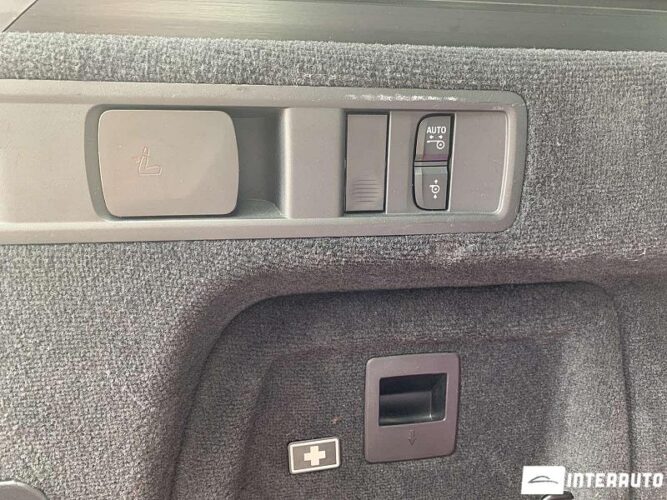 BMW X5 M5.0D 68 interauto-car