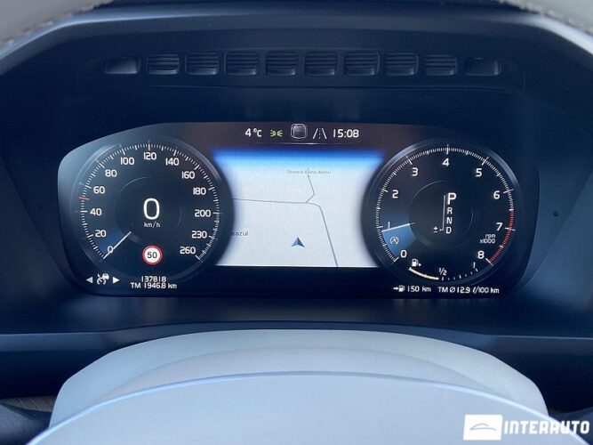 Volvo XC 90 42 interauto-car