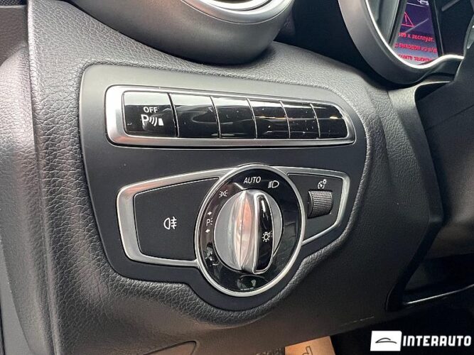 Mercedes C 350e 46 interauto-car