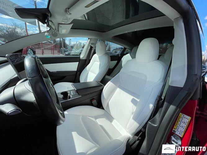 Tesla Model 3 43 interauto-car