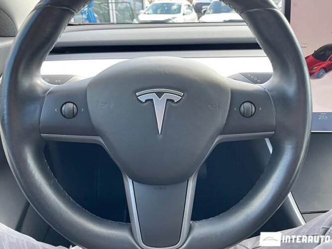 Tesla Model 3 46 interauto-car