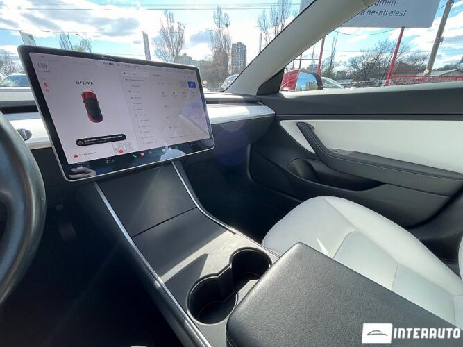 Tesla Model 3 49 interauto-car