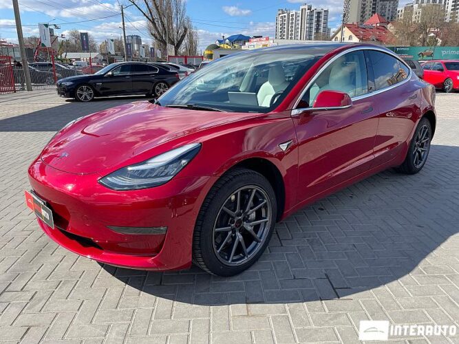 Tesla Model 3 34 interauto-car