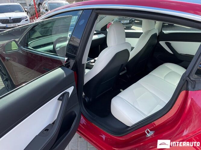 Tesla Model 3 52 interauto-car