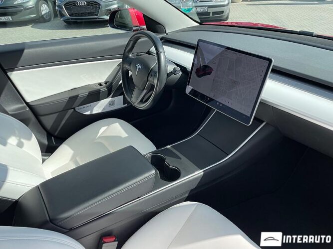 Tesla Model 3 51 interauto-car