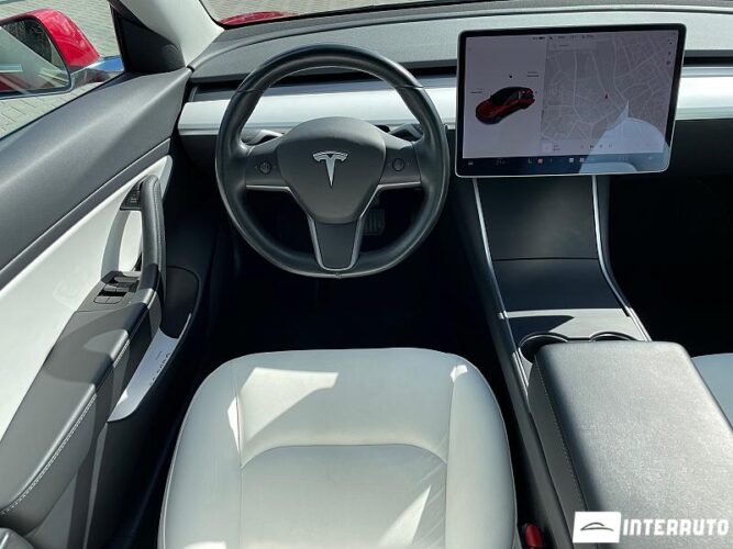 Tesla Model 3 44 interauto-car