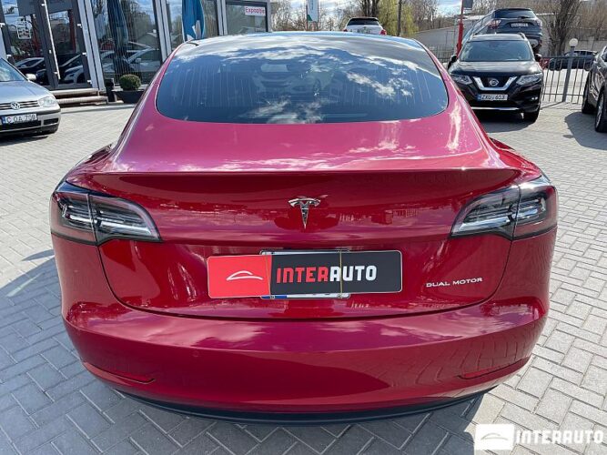 Tesla Model 3 38 interauto-car