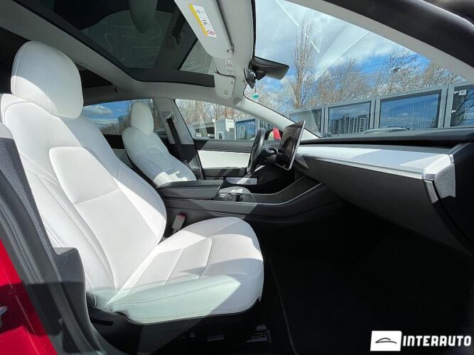 Tesla Model 3 50 interauto-car