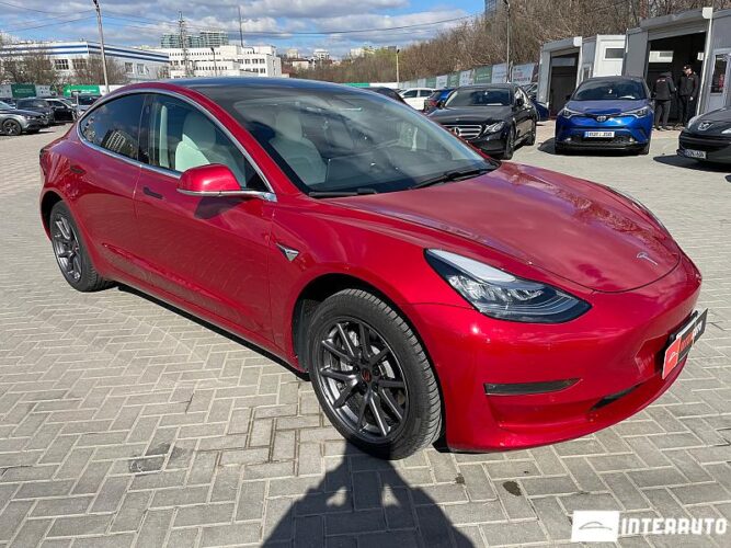 Tesla Model 3 36 interauto-car