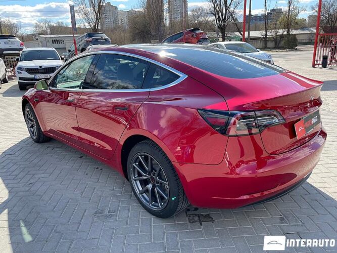 Tesla Model 3 39 interauto-car