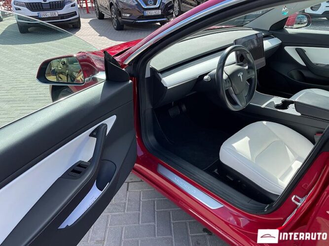 Tesla Model 3 40 interauto-car