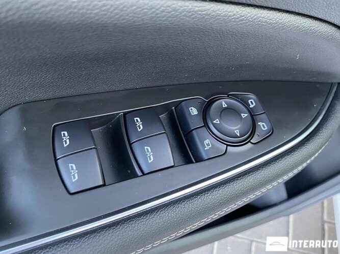 Opel Insignia 39 interauto-car