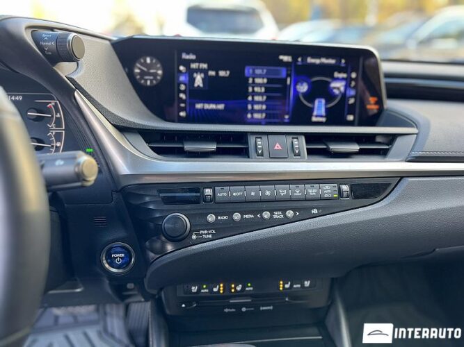 Lexus ES 300h 36 interauto-car