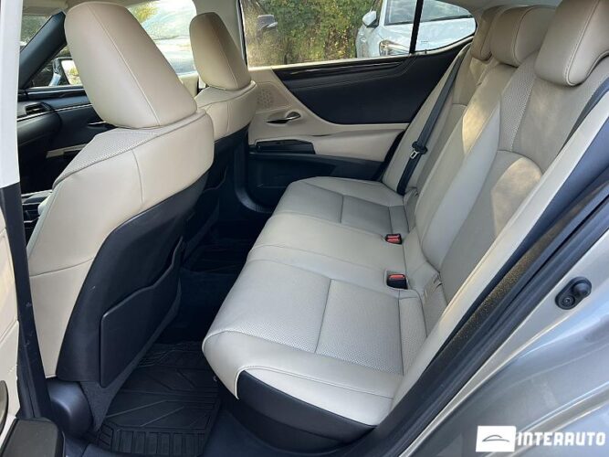 Lexus ES 300h 33 interauto-car