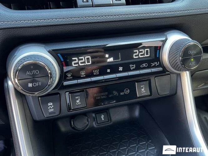 Toyota Rav-4 42 interauto-car