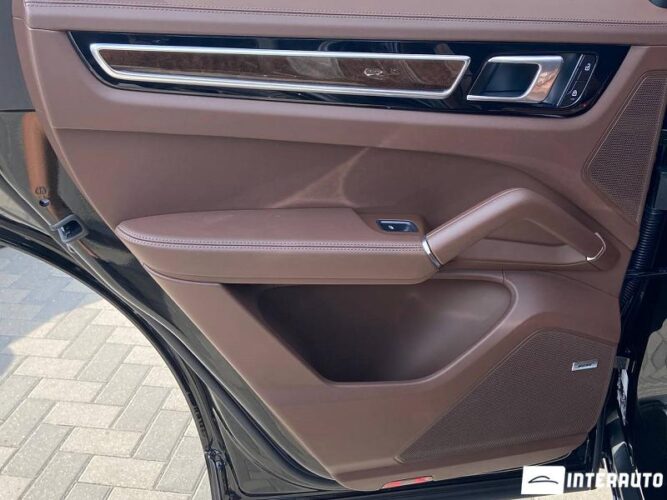 Porsche Cayenne E-Hybrid 52 interauto-car