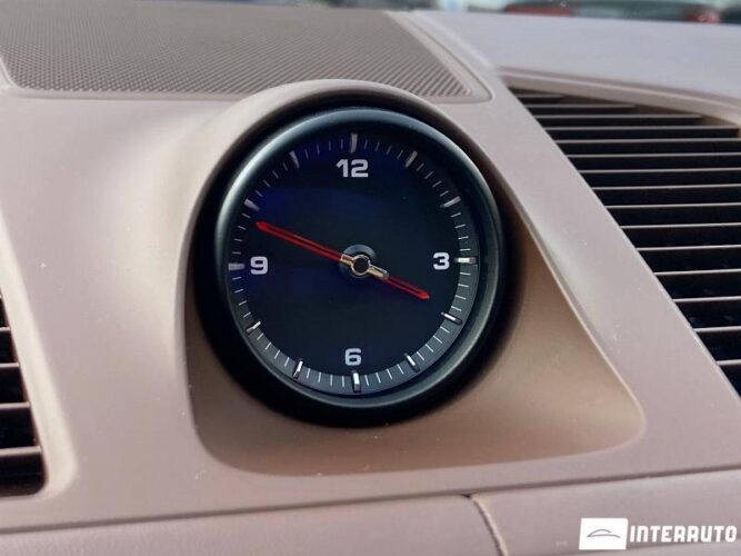 Porsche Cayenne E-Hybrid 44 interauto-car