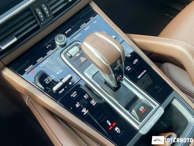 Porsche Cayenne E-Hybrid 48 interauto-car