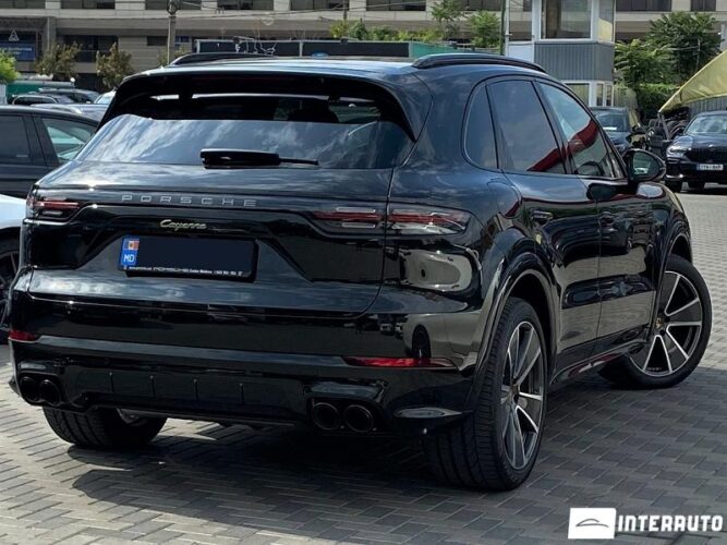Porsche Cayenne E-Hybrid 38 interauto-car