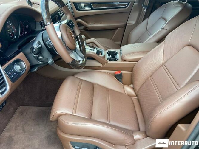 Porsche Cayenne E-Hybrid 40 interauto-car