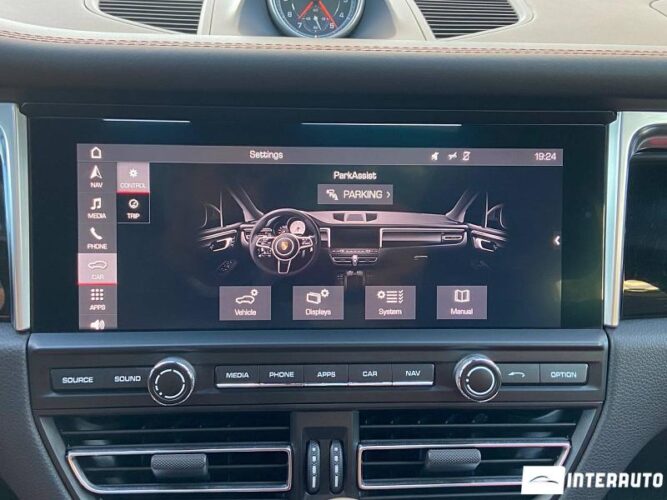 Porsche Macan 46 interauto-car