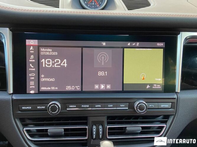 Porsche Macan 44 interauto-car