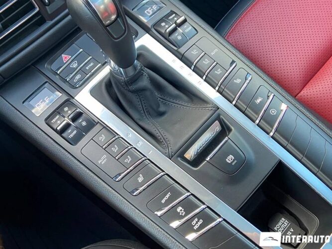 Porsche Macan 48 interauto-car