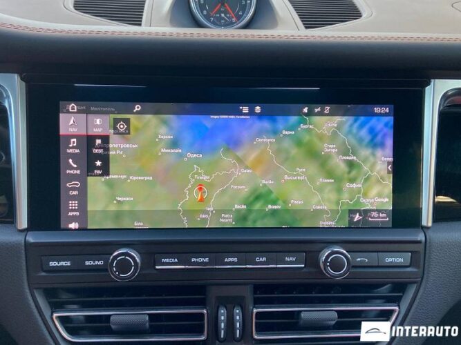 Porsche Macan 45 interauto-car