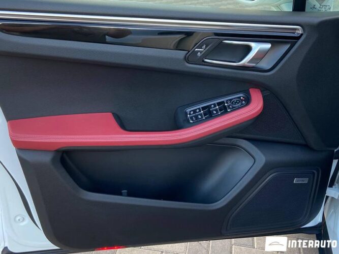 Porsche Macan 38 interauto-car