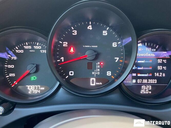 Porsche Macan 42 interauto-car