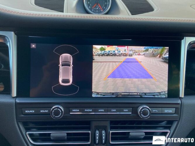 Porsche Macan 47 interauto-car