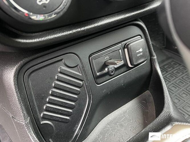 Jeep Renegade 39 interauto-car